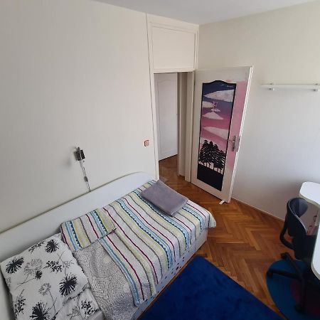 Walnut Apartment - Private Garage Сараєво Екстер'єр фото