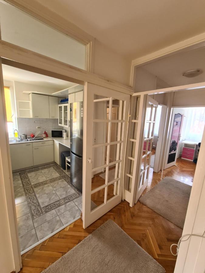 Walnut Apartment - Private Garage Сараєво Екстер'єр фото