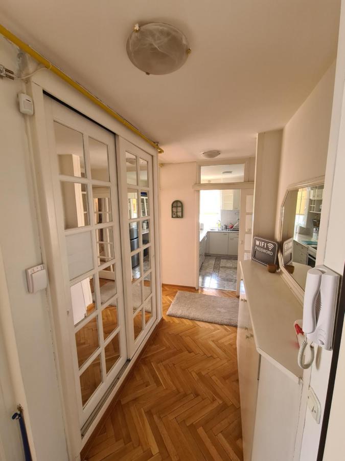 Walnut Apartment - Private Garage Сараєво Екстер'єр фото