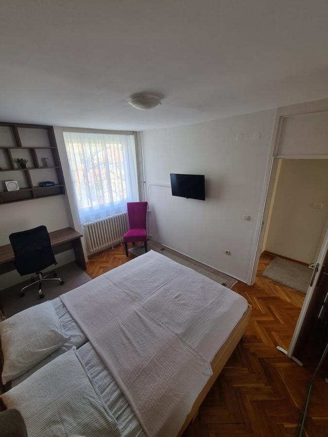 Walnut Apartment - Private Garage Сараєво Екстер'єр фото