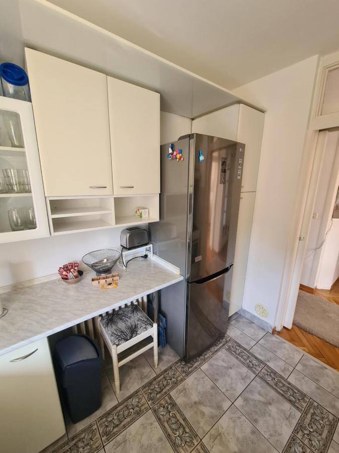 Walnut Apartment - Private Garage Сараєво Екстер'єр фото