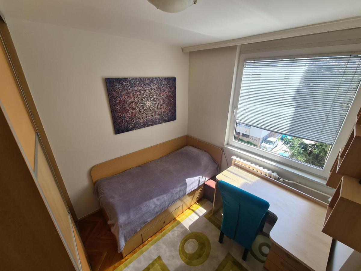 Walnut Apartment - Private Garage Сараєво Екстер'єр фото